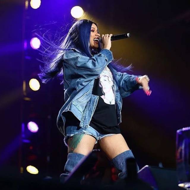 明星| 新饶舌女王 cardi b 大方晒出素颜状态,网友惊叹:是本人吗!