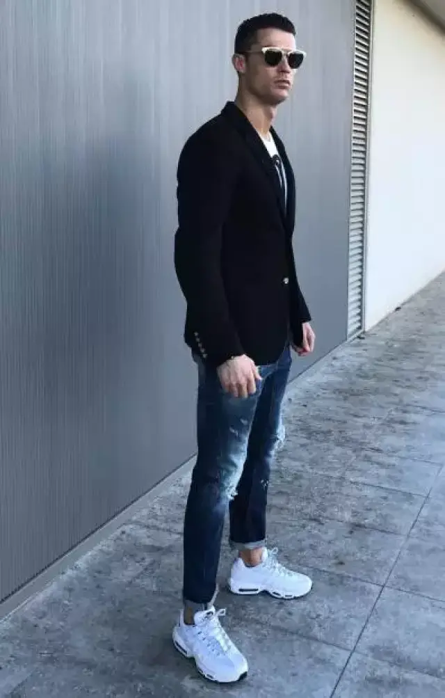 足球界的时尚扛把子——c罗!