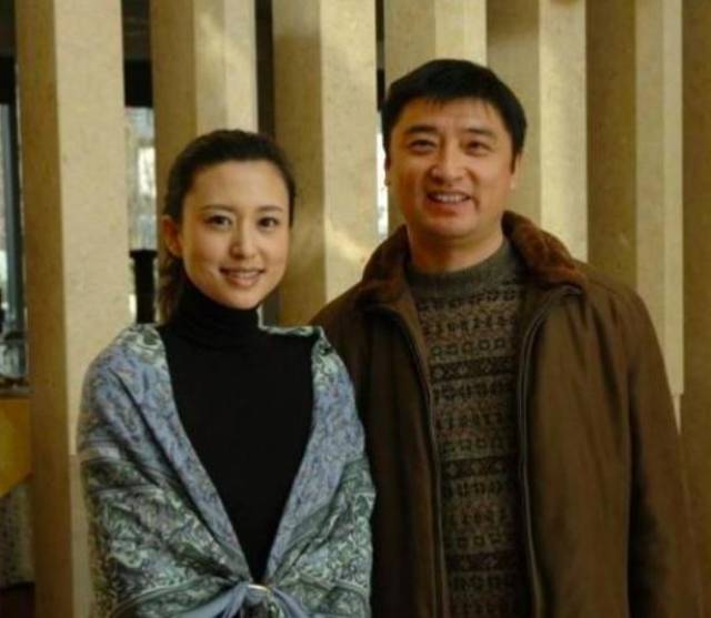 央视美女主持人张蕾近照,最红时退出央视结婚,40岁依旧美艳动人