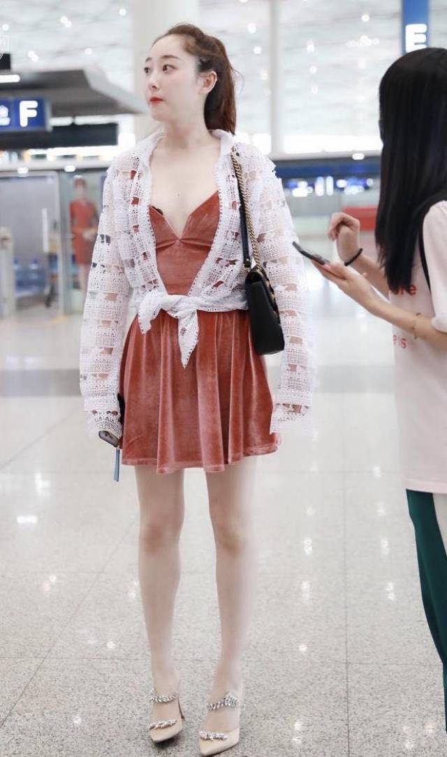 蒋梦婕越来越会穿了!机场私服个性且不失时髦感