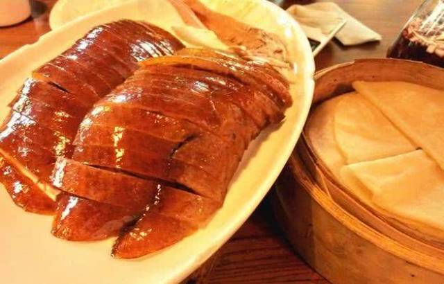 在1864年,京城烤鸭最大的"全聚德"烤鸭店也挂牌开业,技术大米又v烤鸭名气与牛奶能一起吃吗图片