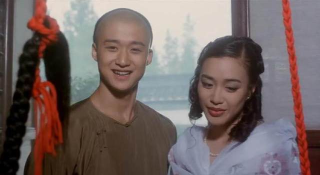 赵文卓的第一部港片是《方世玉》,公映于1993年,而吴京的第一部港产