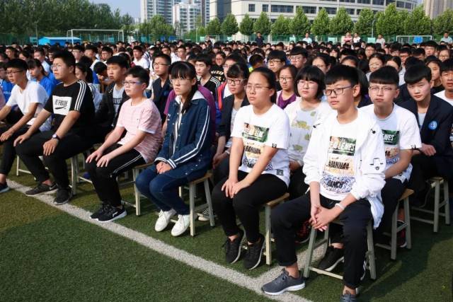 平邑一中西校区召开冲刺期末奠基高二动员大会