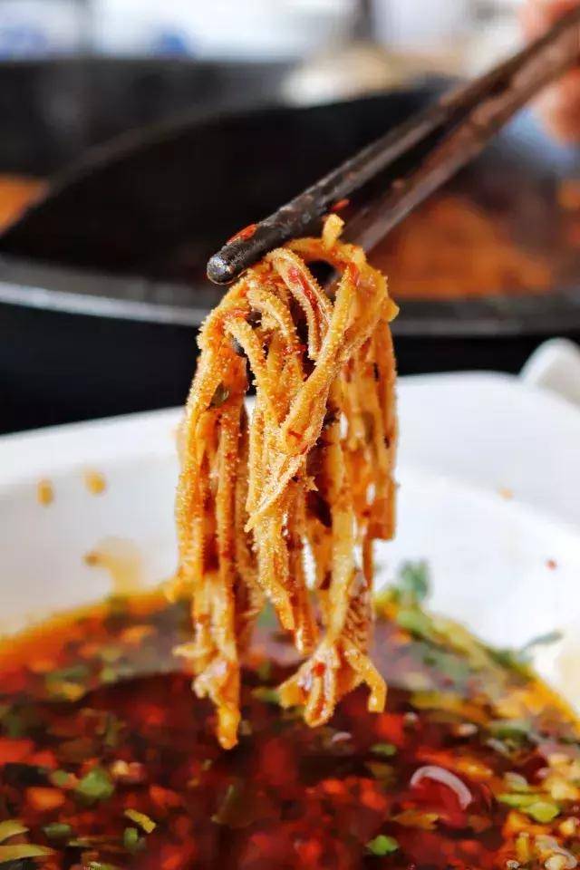 掌握好时间就掌握了一片毛肚的灵魂,七上八下是最佳时机,一片下去