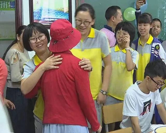 12岁左腿高位截肢,忍痛写下30万字长篇小说...攀枝花励志小女孩