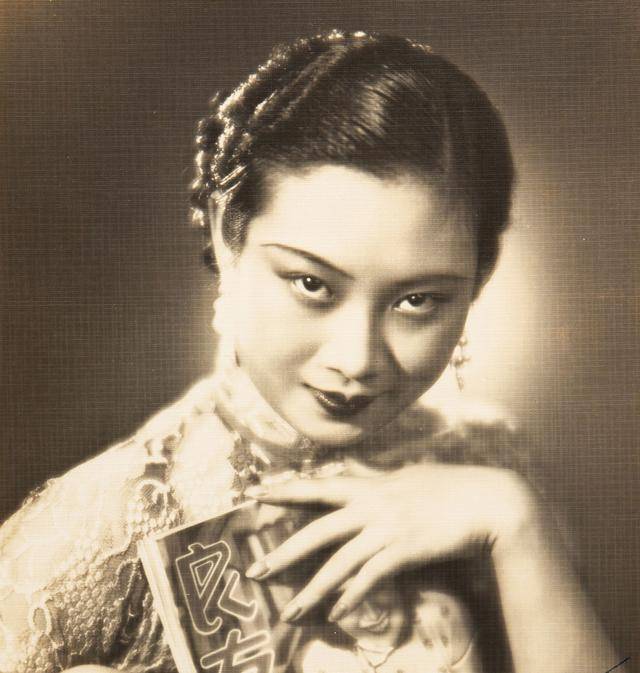 此女母亲是民国第一美女,本是花季少女,却嫁给七旬男人,晚年凄惨