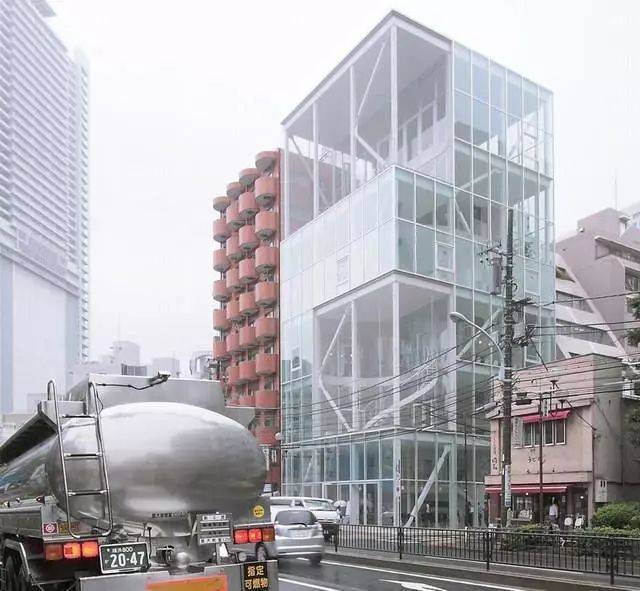 芝浦住宅外景 空间连接时间,妹岛和世用女性特有的温婉和细腻将空间的