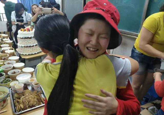 12岁左腿高位截肢,忍痛写下30万字长篇小说...攀枝花励志小女孩