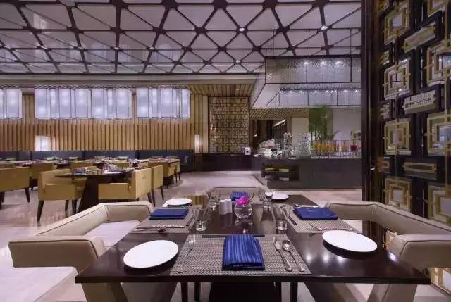 自助的品种还是很丰富的,西餐中餐一应俱全,食材也非常的新鲜.