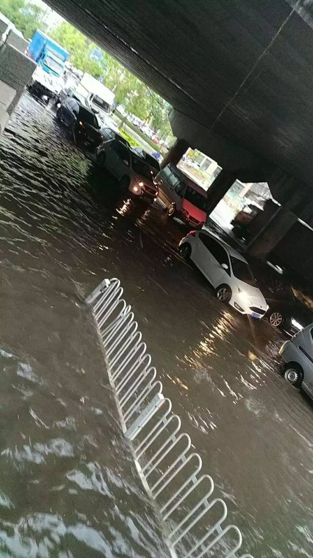 江滨南路泉州大桥下积水