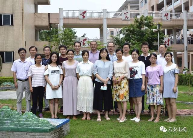 云安中学这位美女教师当选为团十八大代表并