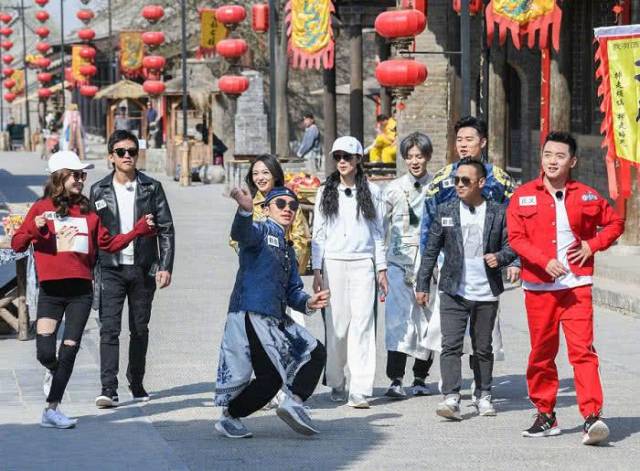 《奔跑吧》张韶涵唱歌被评2分,韩雪机智化解却将他陷于尴尬!