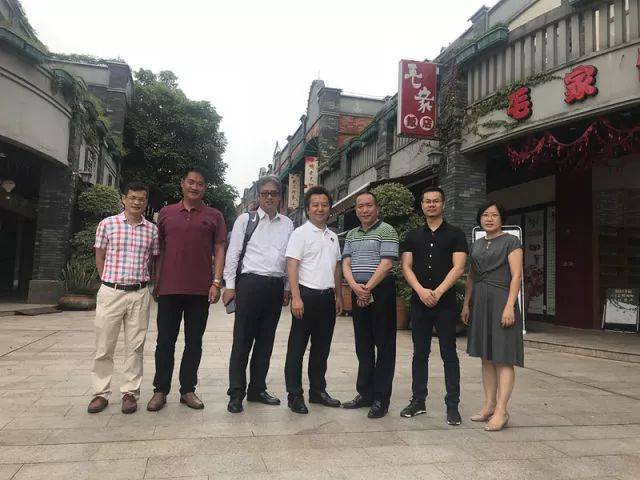 黄华军赴清远走访了美林湖大家元博爱商业街,受到哥弟集团施劭东先生