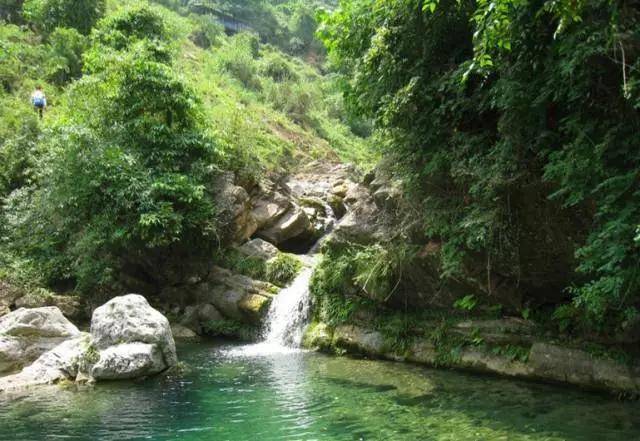 养马峡景区也在江油挨清沟也不远,风光很美,分布着众多小河和溶洞