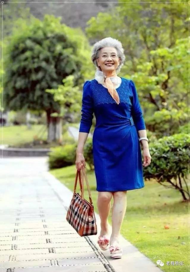 90岁的中国不老女神:周玲 尽管她的身上早已留下岁月的印记 但一位
