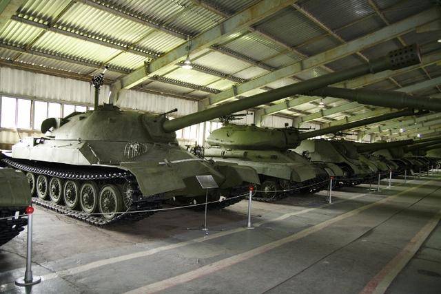 苏联is-7重型坦克:集重装甲,重火力,高机动等于一身的重型坦克