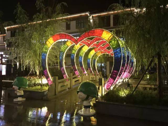让那些"心动"的人留连往返,乐此不疲 江南印象童心小镇占地42亩,位居