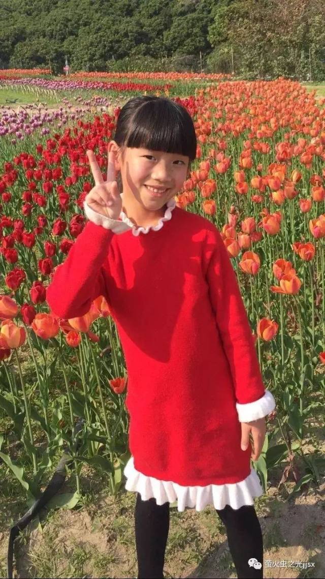 我是一个活泼开朗,爱笑,爱阅读的小女生.