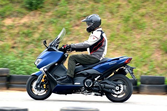 雅马哈tmax850,雅马哈tmax500 运动不减豪华加倍 试驾yamaha tmax dx