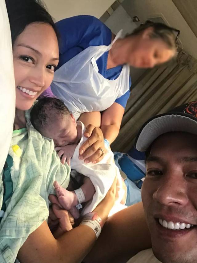 《夜蒲》女星疑遭警员抄牌爆调情对话,唐紫睿晒33D骄人上围