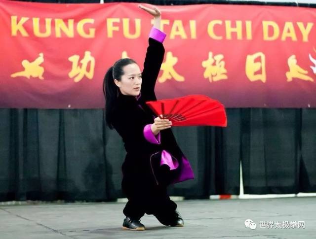 3 吴阿敏老师教的太极扇是哪个套路?