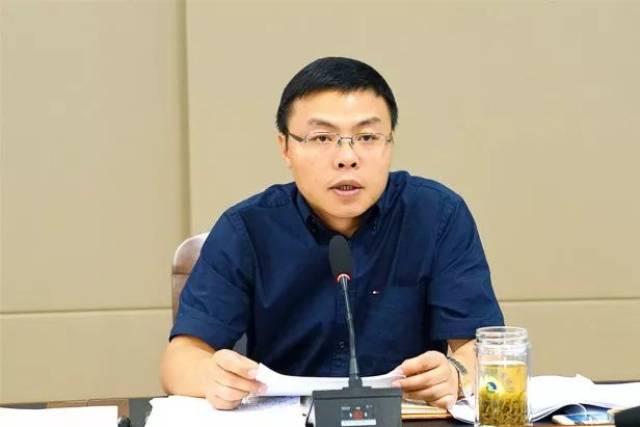 俞晖书记特别对河上镇环境打造,企业发展,人才引进以及对干部去机关