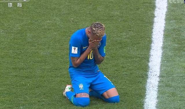 内马尔戏真多，彩虹过人+抹脖庆祝，赛后痛哭40秒，补时故事真多