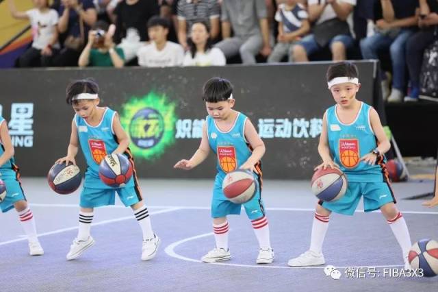 孩子一段带有灵魂的记忆 加入2019国际篮联三人篮球球童成长计划吧 你