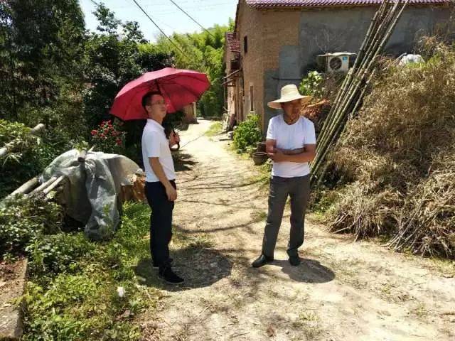 6月21日,镇党委书记潘佳勇主持召开河阳水保项目工作推进会,解决项目