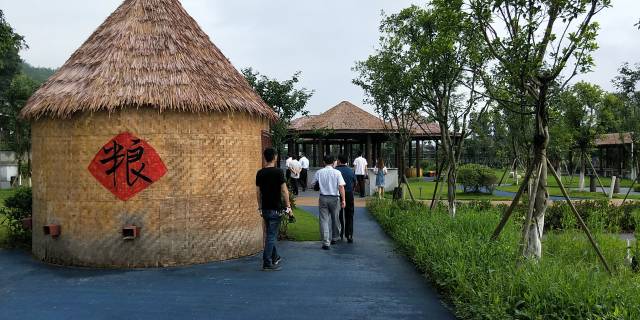 振兴考察团一行来到位于重庆市綦江区永城镇的綦江农博园进行考察交流