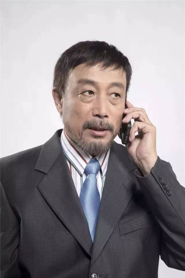 明星夫妻孙海英,吕丽萍主演话剧《独自温暖》折射人生