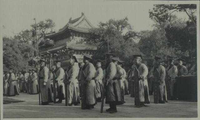 1914年,袁世凯正式颁发《祭孔令》,恢复祭孔规定,明令于孔子诞辰之日