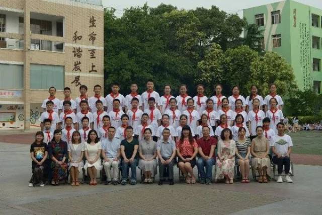 六年级三班毕业照