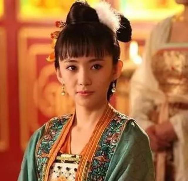 公寓里的清纯女主播,如今大胆突破自我,化身性感小护士