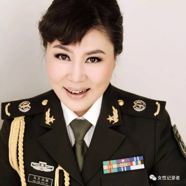 军旅歌手乌兰托娅|袅娜少女羞,岁月无忧愁