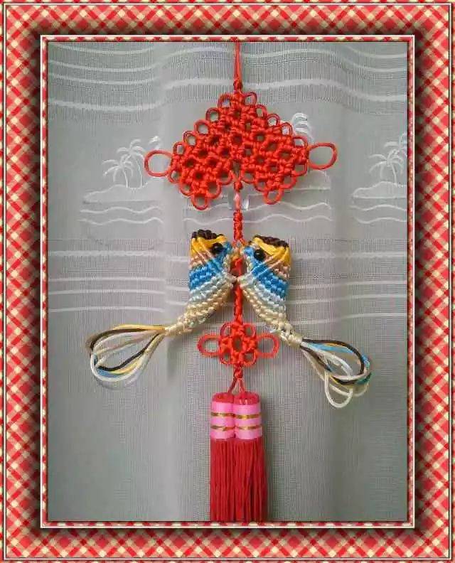 尤其喜欢用各式线绳编织中国结