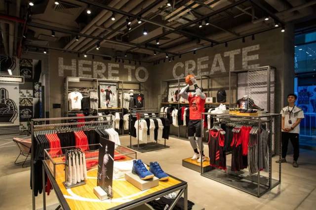 亚洲最大的 adidas 旗舰店重装开业!贝克汉姆亲临引发