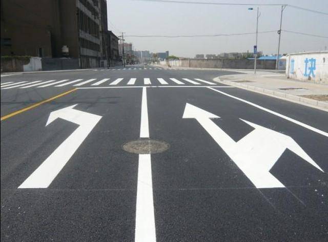 日常行车,除了交通标志,道路交通"标线"更易被忽视!