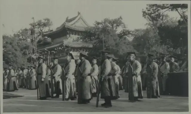 1914年,袁世凯正式颁发《祭孔令,恢复祭孔规定,明令于孔子诞辰之日