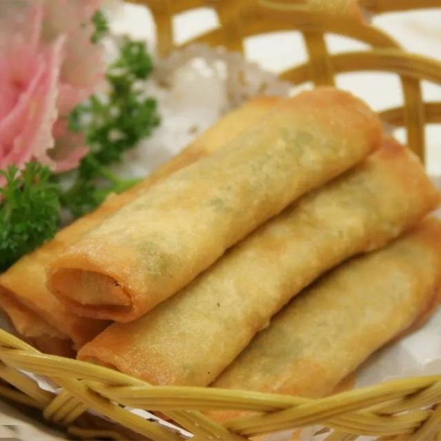 菜汁,在炒豌豆溶液时加入菜汁炒好 就有了这一美味了 牛乳菱粉香糕