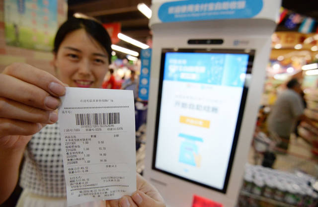 邯郸美食林超市推出"刷脸支付" 不用现金不用手机也能购物啦!
