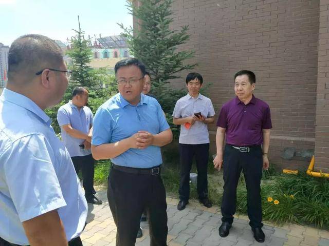 6月22日,市爱卫办主任王景隆带队,组织市城管局,市工商局等部门,对