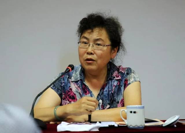 在第一天培训会上,中共中央党史研究室第一研究部原副主任李蓉应女士