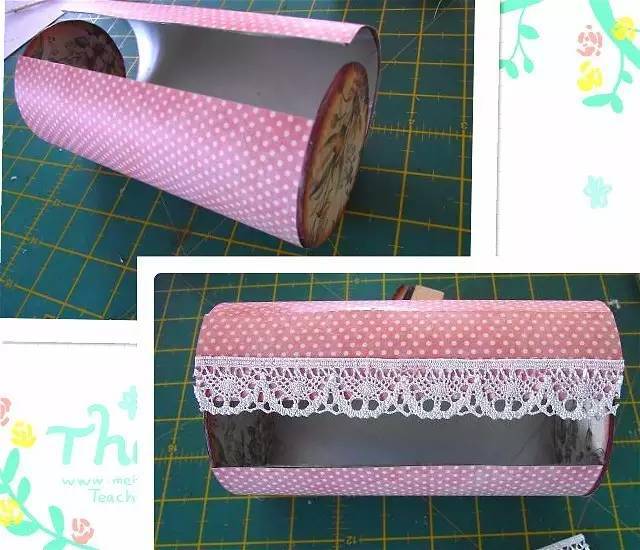 用卡纸做两个圆形粘贴在薯片筒两边,再用彩色纸,蕾丝花边和小花儿装饰