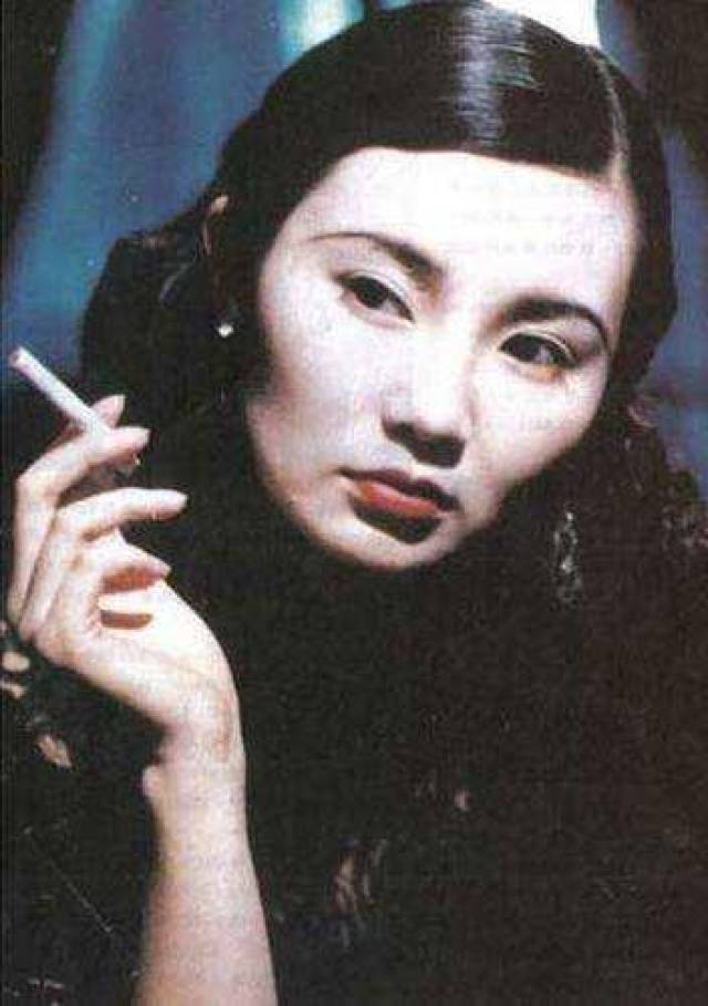 女星抽烟很妩媚,张柏芝清纯,汤唯妖艳,巩俐霸气外露!