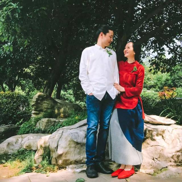 重庆小夫妻山里造房,不装空调,不用电视,感情越变越好