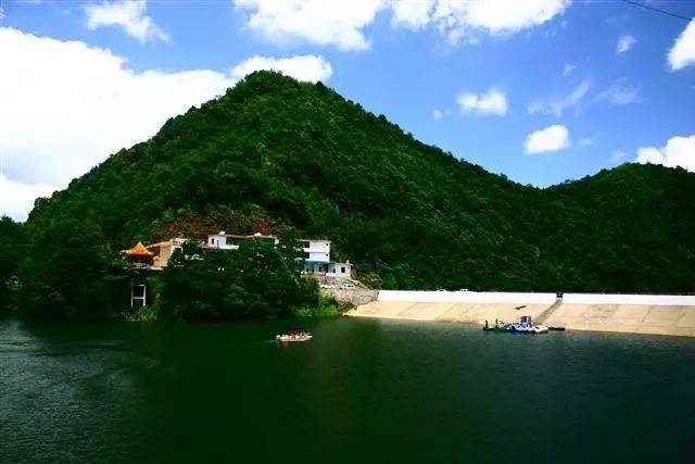 全县主要旅游景区和景点有:御临门温泉度假村,紫金观(天后宫),中山