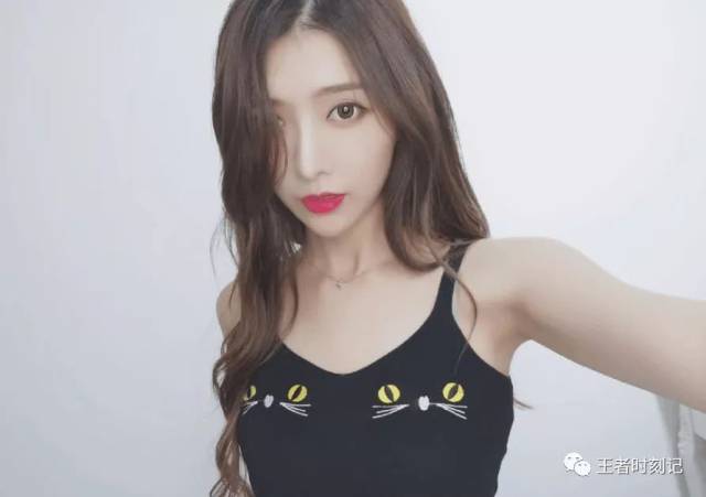 斗鱼长腿美女主播彻底火了cos王者荣耀女英雄回馈网友