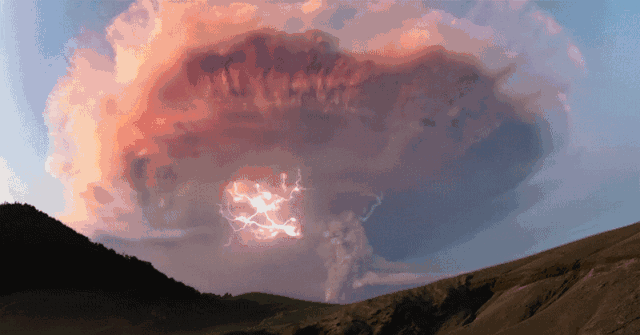 闪雷电和火山爆发瞬间,太美了