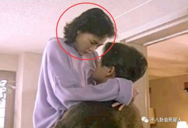 港姐亚军张曼玉已成影后，同届冠军却因拍裸戏退圈，未婚夫意外身亡